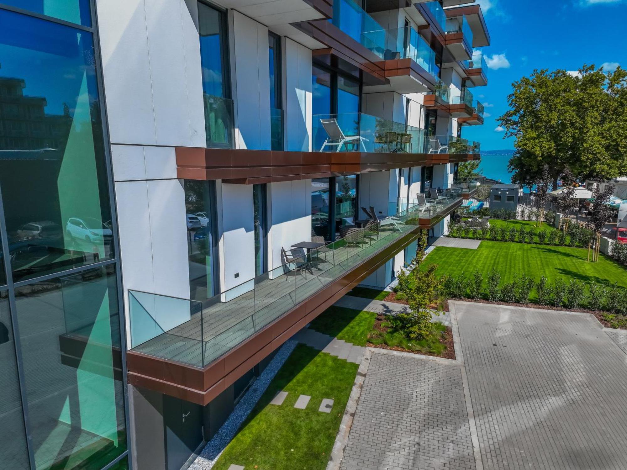 Bj81 Suite Hotel Siófok Zewnętrze zdjęcie