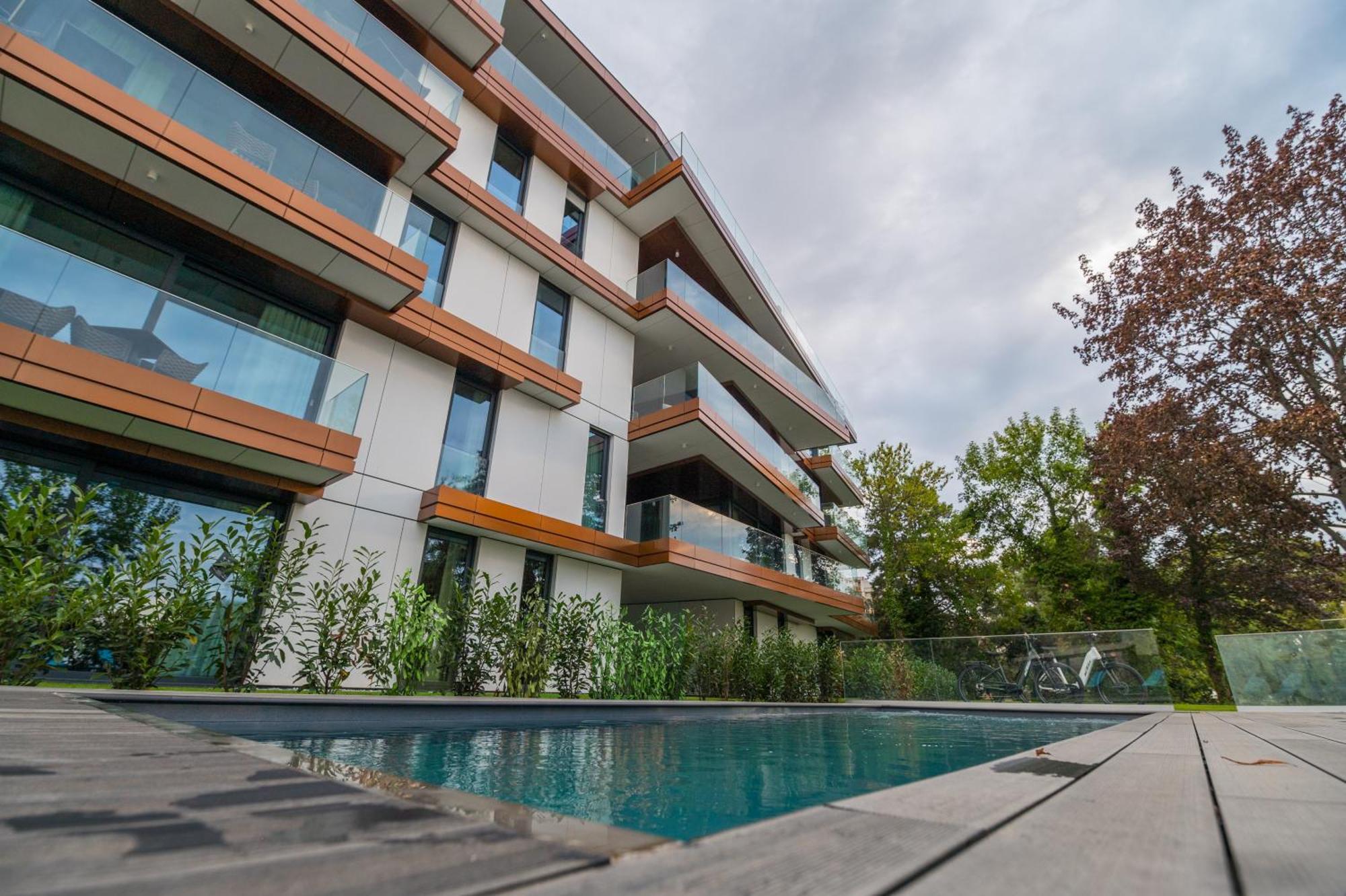 Bj81 Suite Hotel Siófok Zewnętrze zdjęcie